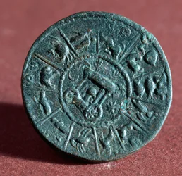Medallón con 12 signos del zodiaco, de Belkis o Zeugma